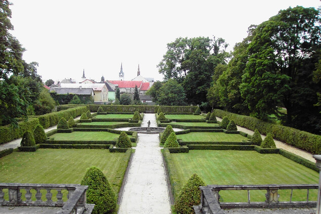 Pohled z teras do parteru barokní zahrady