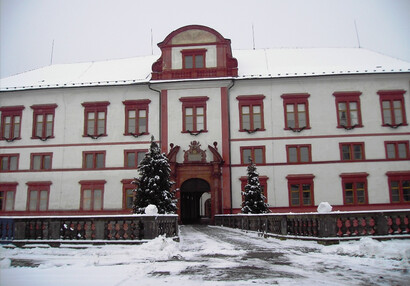zámek Zákupy - jižní průčelí v zimě