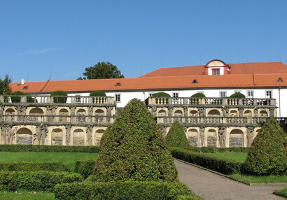 zámek Zákupy - letní pohled na barokní terasy