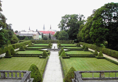 Pohled z teras do parteru barokní zahrady